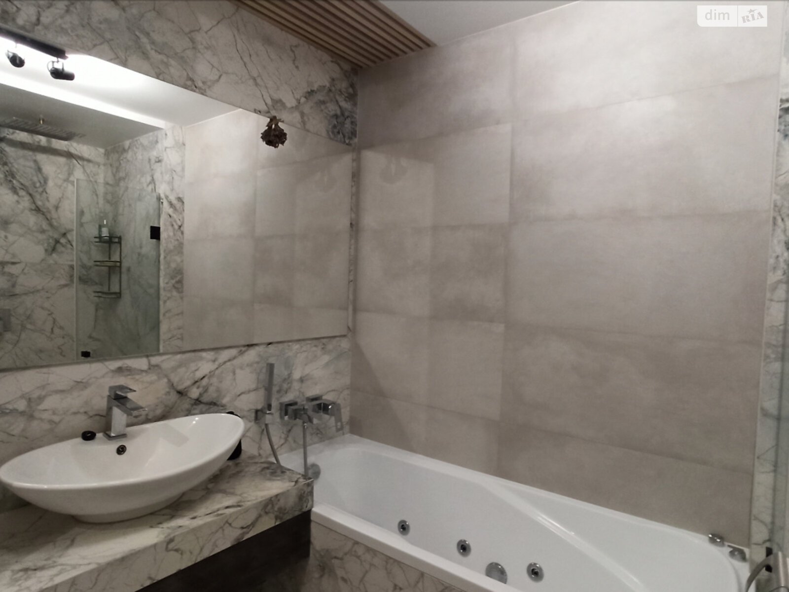 Продаж трикімнатної квартири в Києві, на вул. Богдана Хмельницького 39, район Центр фото 1