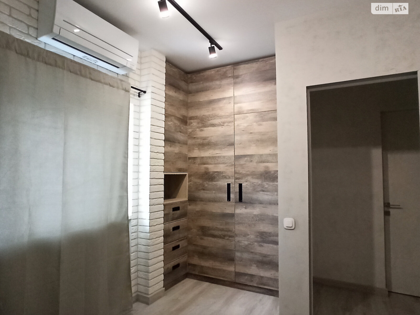 Продаж трикімнатної квартири в Києві, на вул. Богдана Хмельницького 39, район Центр фото 1