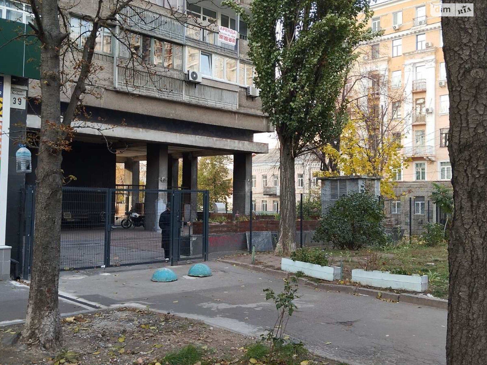 Продаж трикімнатної квартири в Києві, на вул. Богдана Хмельницького 39, район Центр фото 1