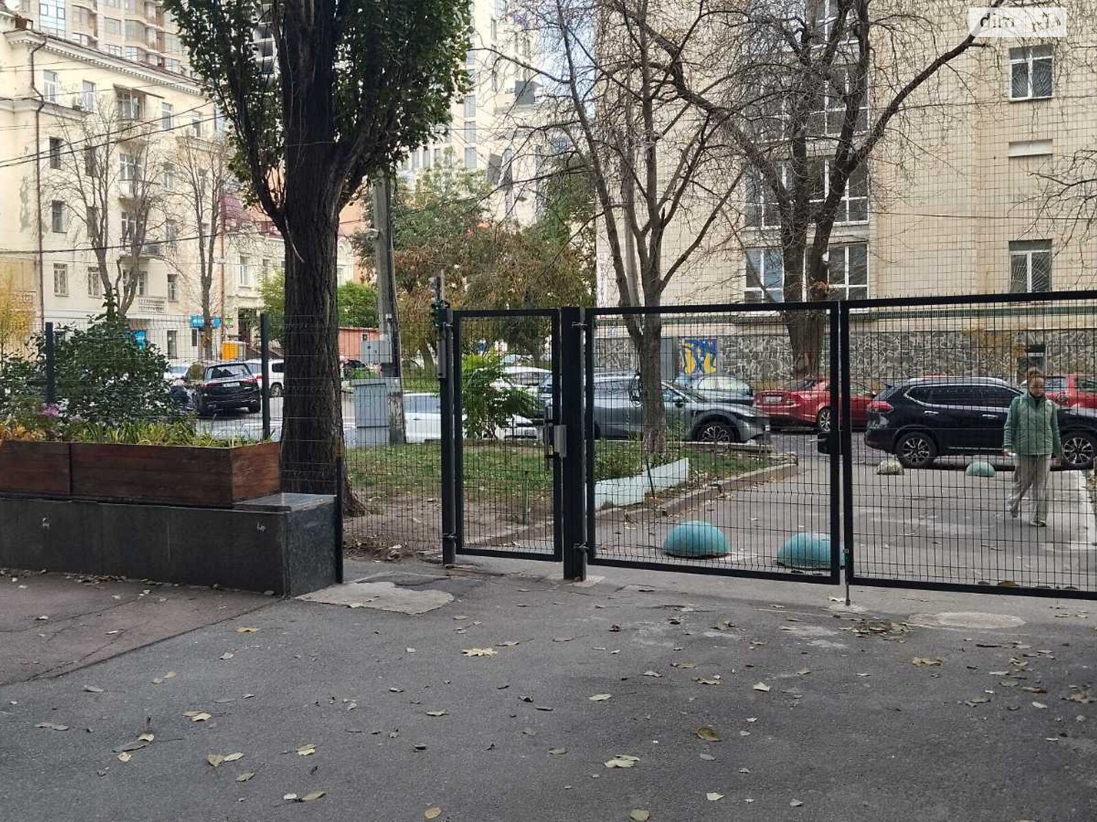 Продаж трикімнатної квартири в Києві, на вул. Богдана Хмельницького 39, район Центр фото 1