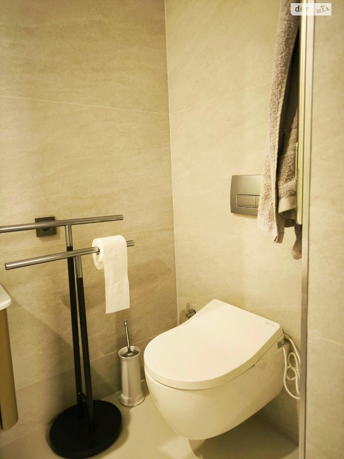 Продаж трикімнатної квартири в Києві, на вул. Бульварно-Кудрявська 21, район Центр фото 1