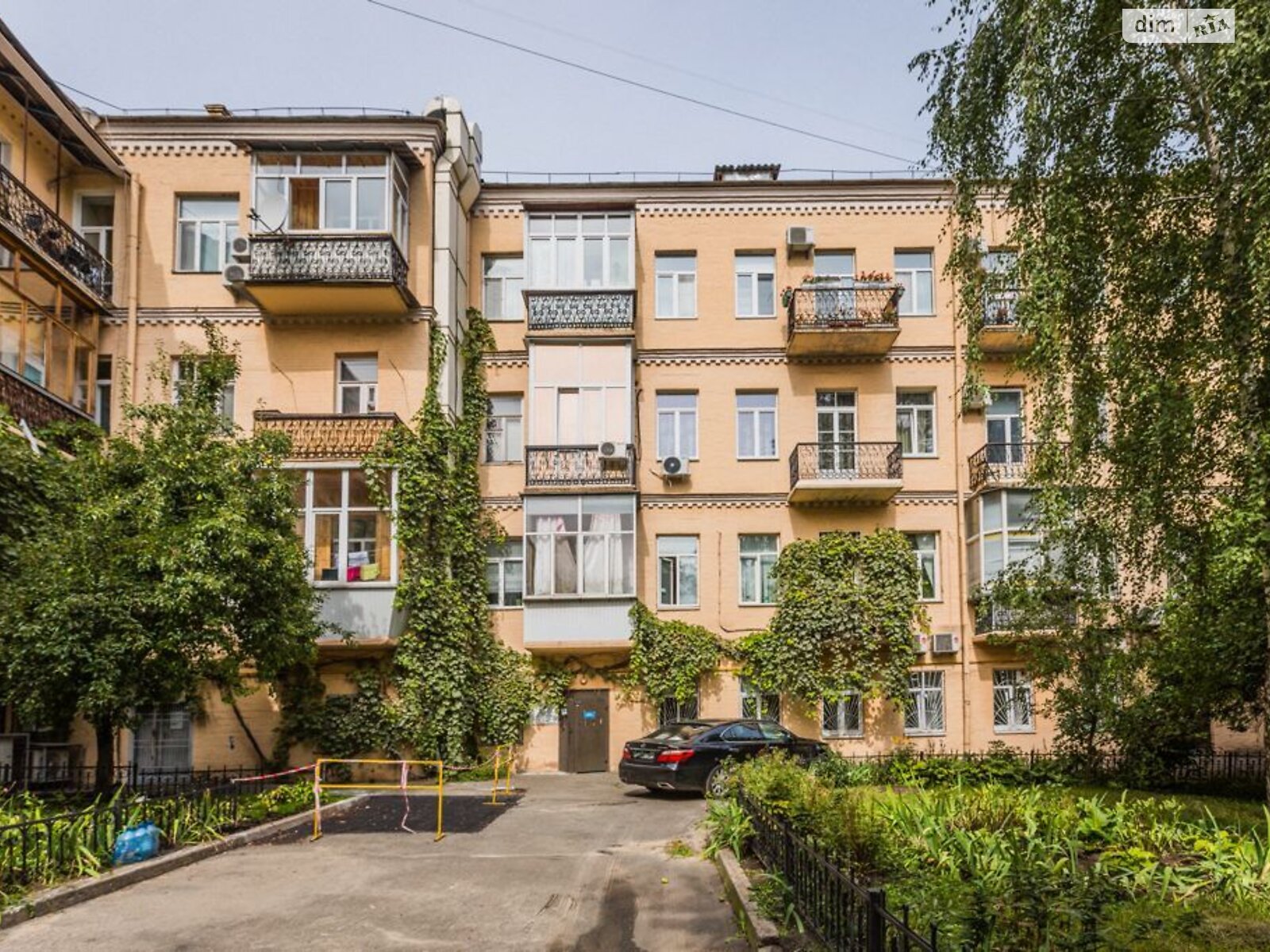 Продаж двокімнатної квартири в Києві, на вул. Миколи Лисенка 2, район Центр фото 1