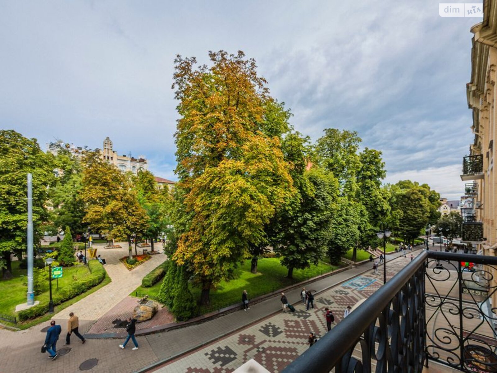 Продаж двокімнатної квартири в Києві, на вул. Миколи Лисенка 2, район Центр фото 1