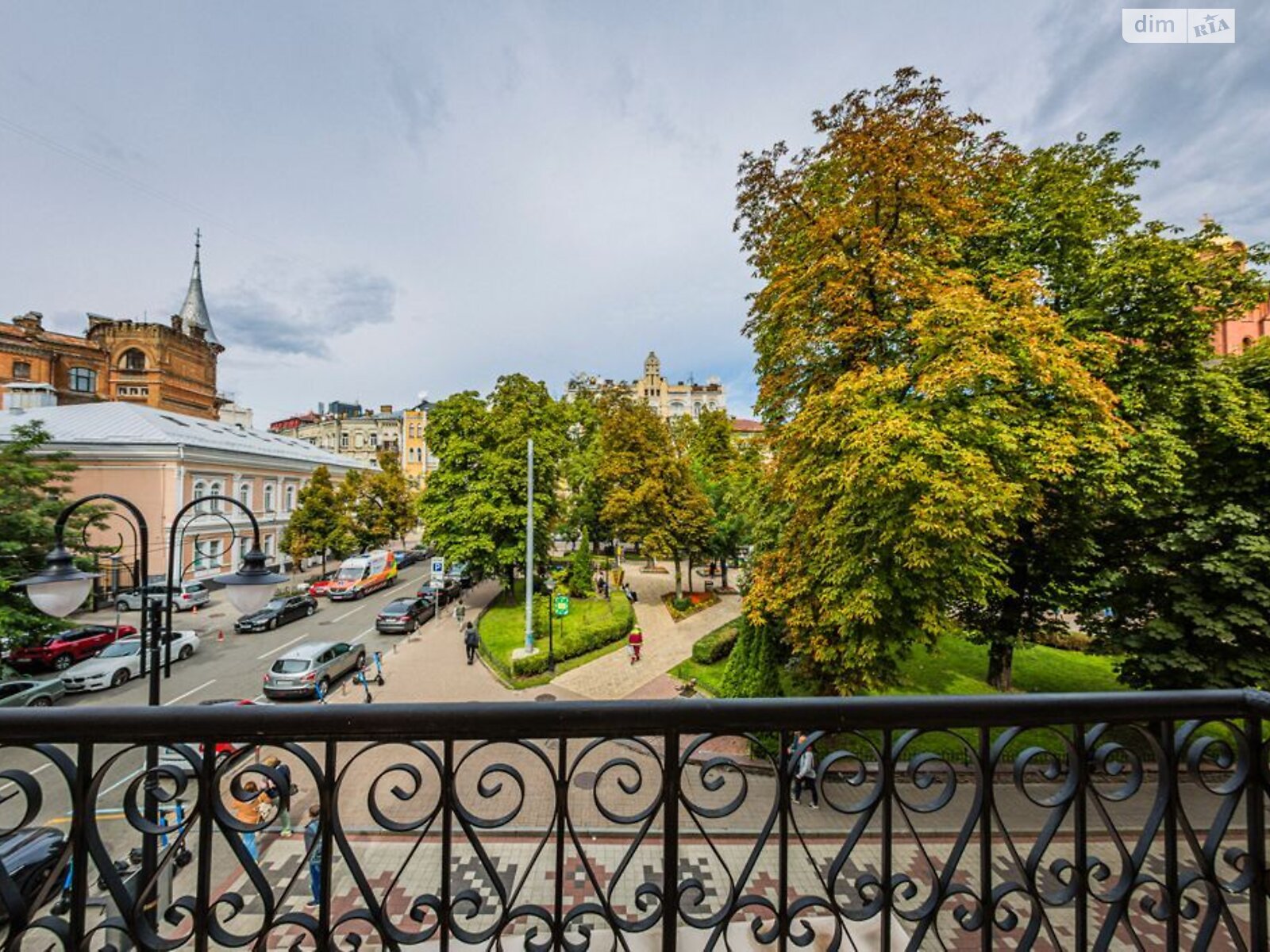 Продаж двокімнатної квартири в Києві, на вул. Миколи Лисенка 2, район Центр фото 1