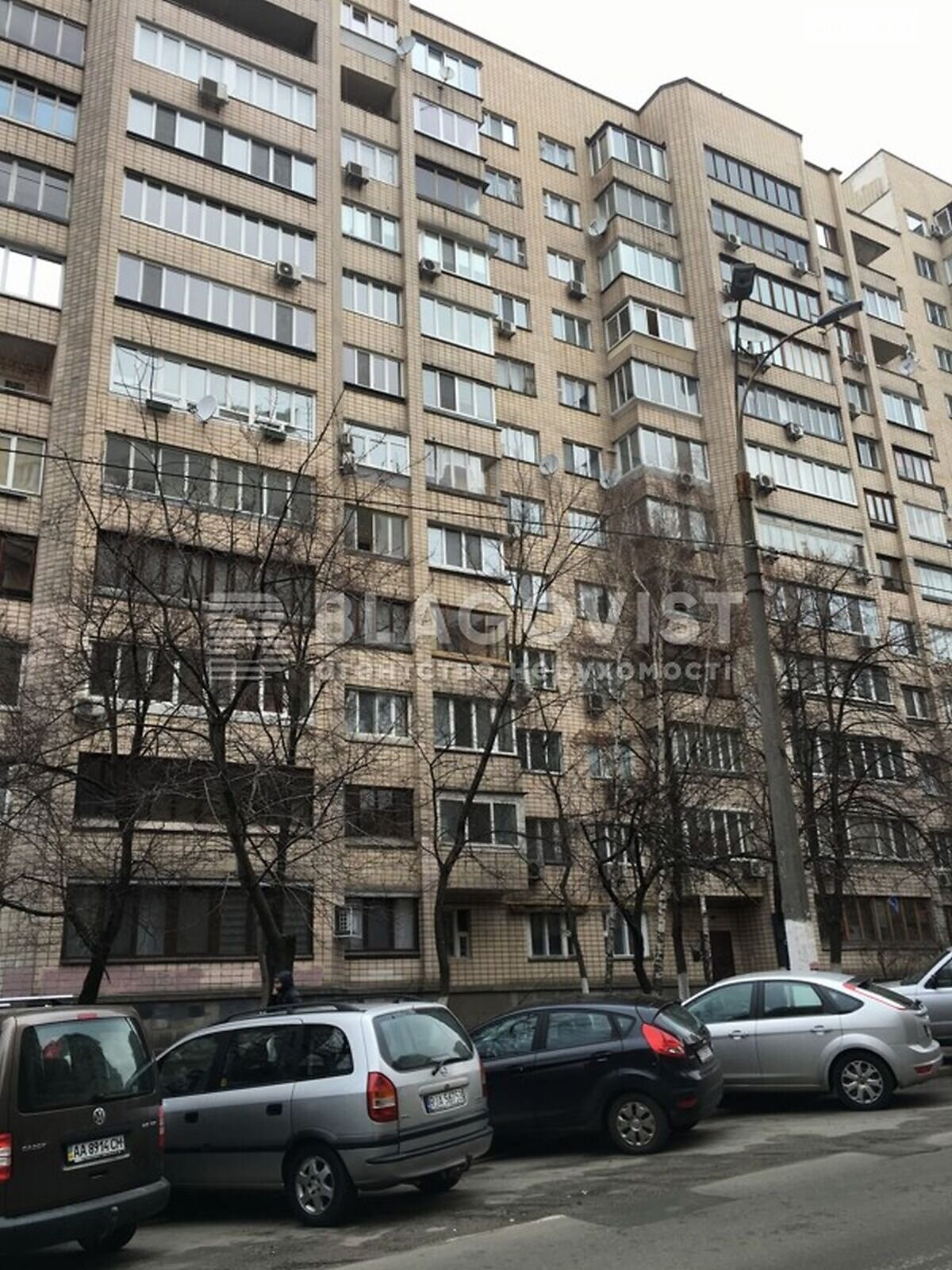 Продаж трикімнатної квартири в Києві, на вул. Олеся Гончара 62, район Центр фото 1