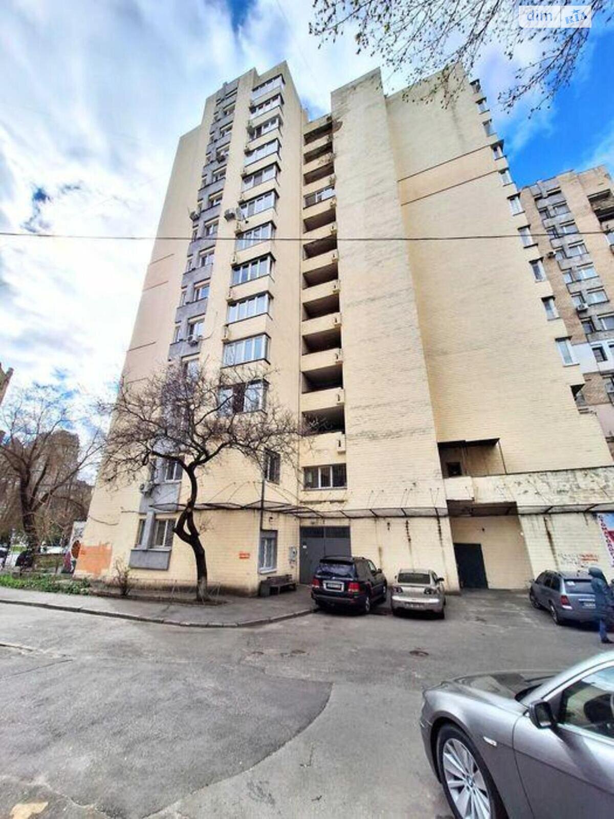 Продаж двокімнатної квартири в Києві, на вул. Олеся Гончара 52, район Центр фото 1