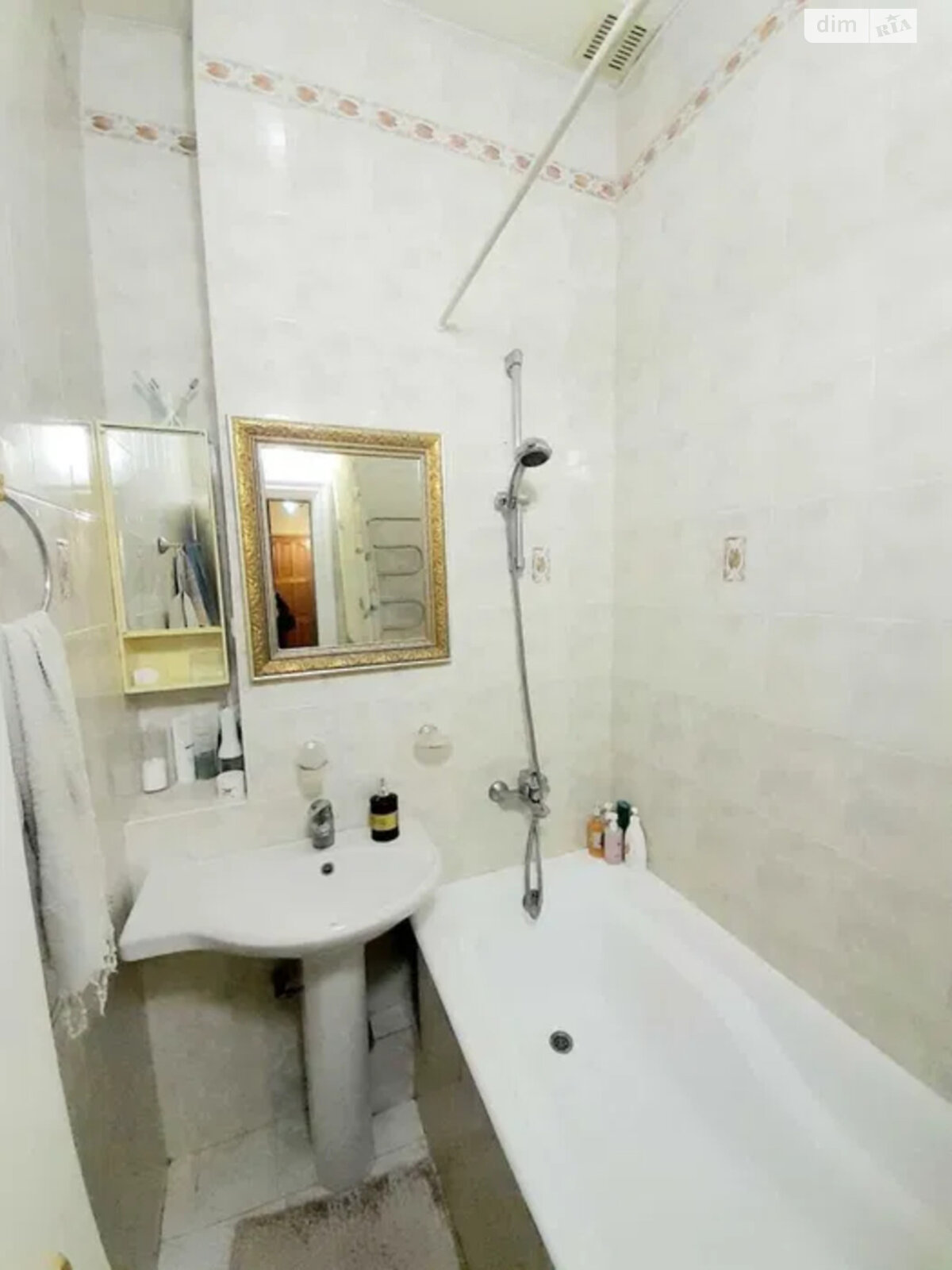 Продаж двокімнатної квартири в Києві, на вул. Олеся Гончара 88Б, район Центр фото 1 Продаж двокімнатної квартири в Києві, на вул. Олеся Гончара 88Б, район Центр фото 1