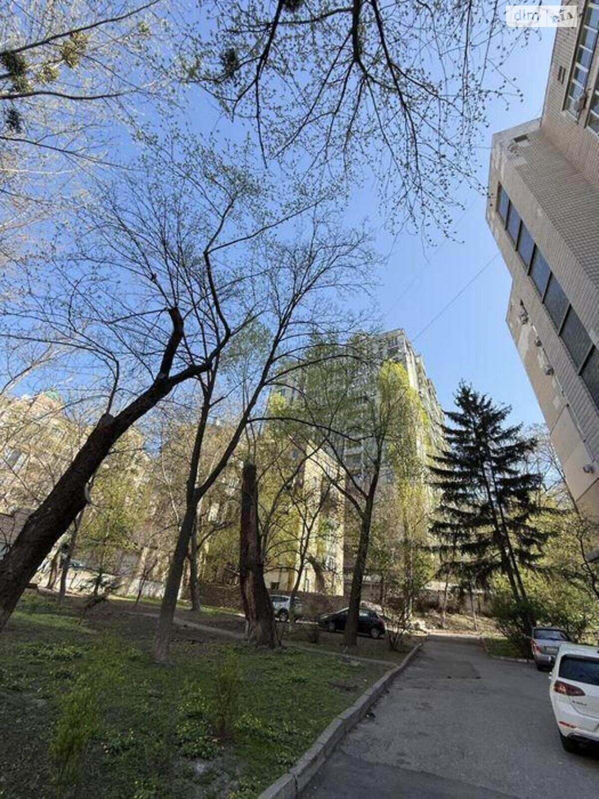 Продажа трехкомнатной квартиры в Киеве, на ул. Олеся Гончара, район Центр фото 1 Продажа трехкомнатной квартиры в Киеве, на ул. Олеся Гончара, район Центр фото 1