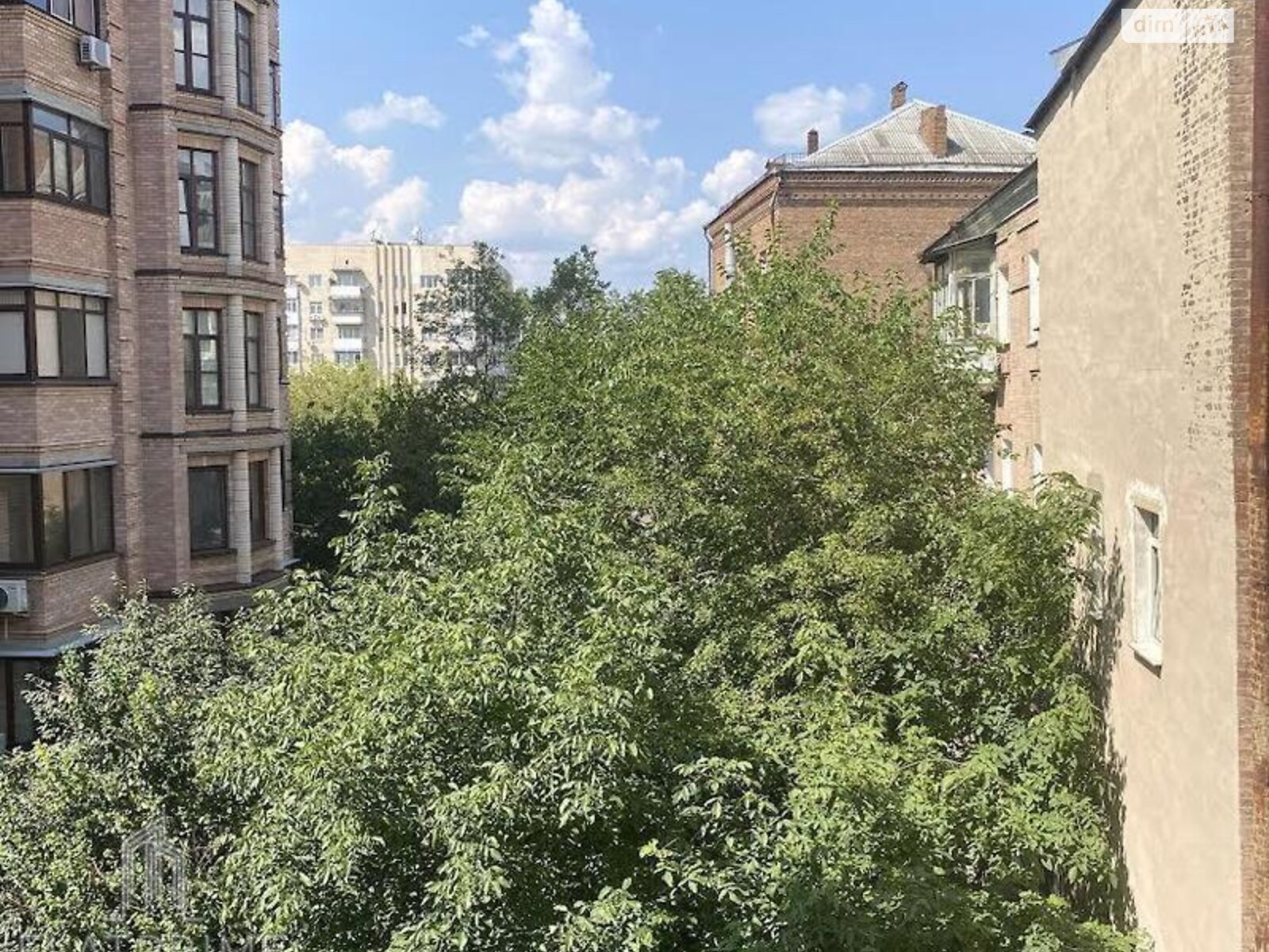 Продаж трикімнатної квартири в Києві, на вул. Олеся Гончара 24Б, район Центр фото 1