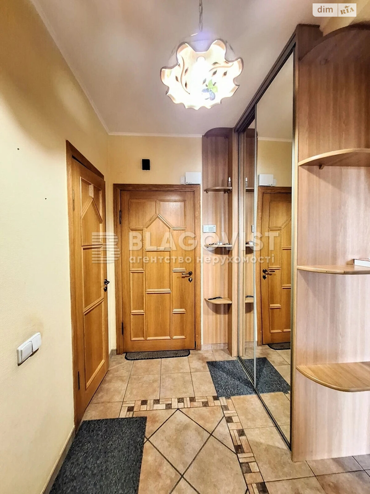 Продаж двокімнатної квартири в Києві, на вул. Олеся Гончара 52, район Центр фото 1 Продаж двокімнатної квартири в Києві, на вул. Олеся Гончара 52, район Центр фото 1