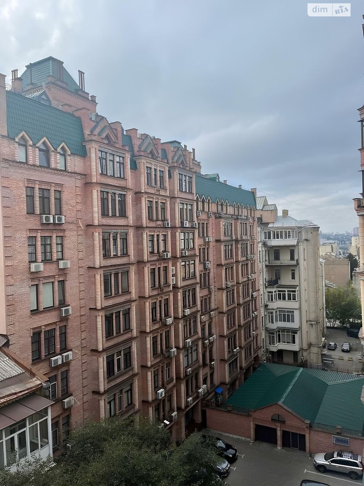 Продаж трикімнатної квартири в Києві, на вул. Олеся Гончара 24Б, район Центр фото 1 Продаж трикімнатної квартири в Києві, на вул. Олеся Гончара 24Б, район Центр фото 1