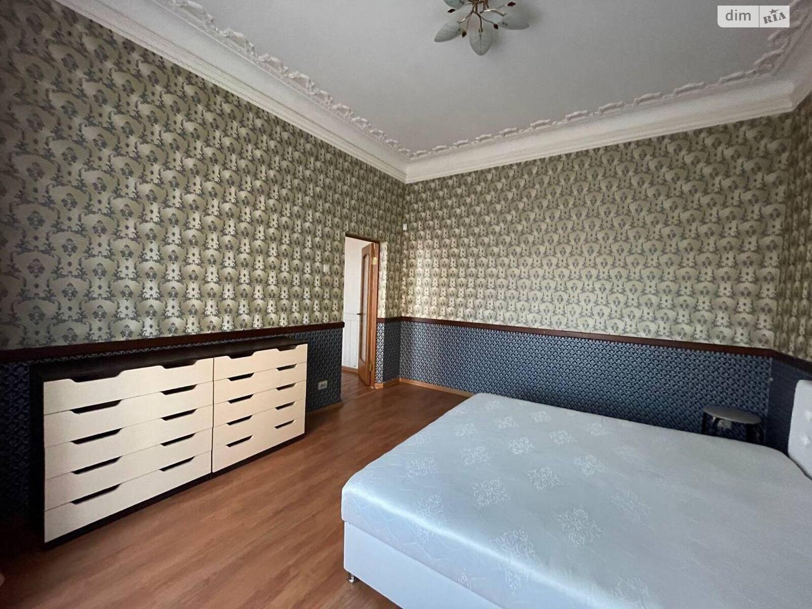 Продаж чотирикімнатної квартири в Києві, на бул. Тараса Шевченка, район Центр фото 1 Продаж чотирикімнатної квартири в Києві, на бул. Тараса Шевченка, район Центр фото 1