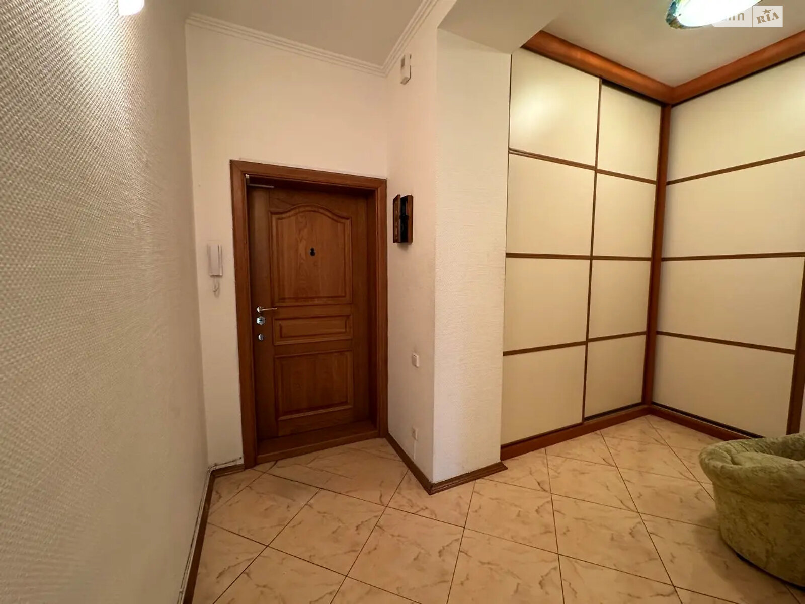 Продаж трикімнатної квартири в Києві, на пров. Варязький 14, район Центр фото 1 Продаж трикімнатної квартири в Києві, на пров. Варязький 14, район Центр фото 1