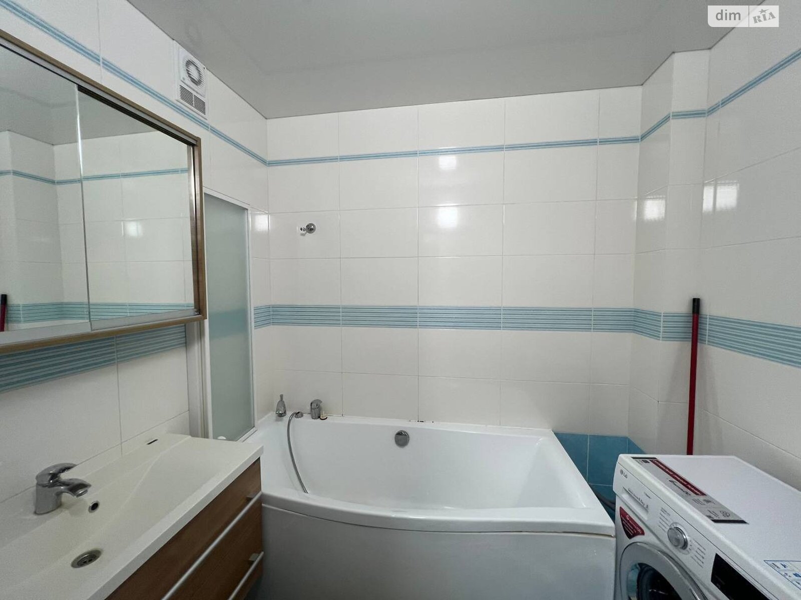 Продаж двокімнатної квартири в Києві, на вул. Федора Ернста 6, район Солом'янський фото 1