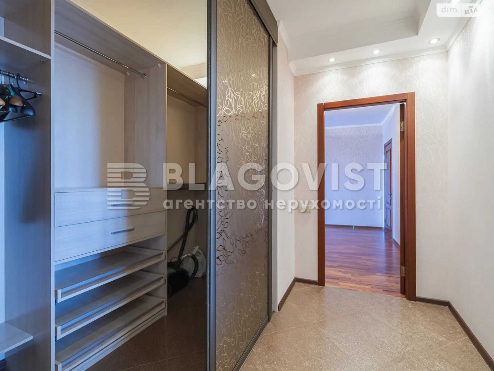 Продажа трехкомнатной квартиры в Киеве, на ул. Урловская 11/44, фото 1 Продажа трехкомнатной квартиры в Киеве, на ул. Урловская 11/44, фото 1