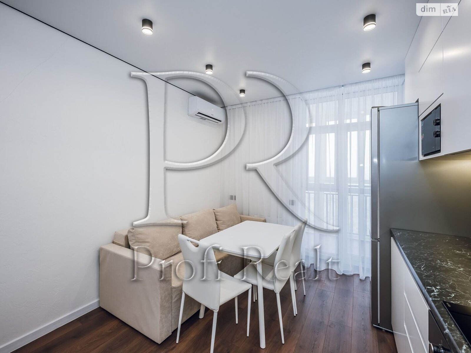 Продажа однокомнатной квартиры в Киеве, на ул. Валерьяна Подмогильного 5, фото 1