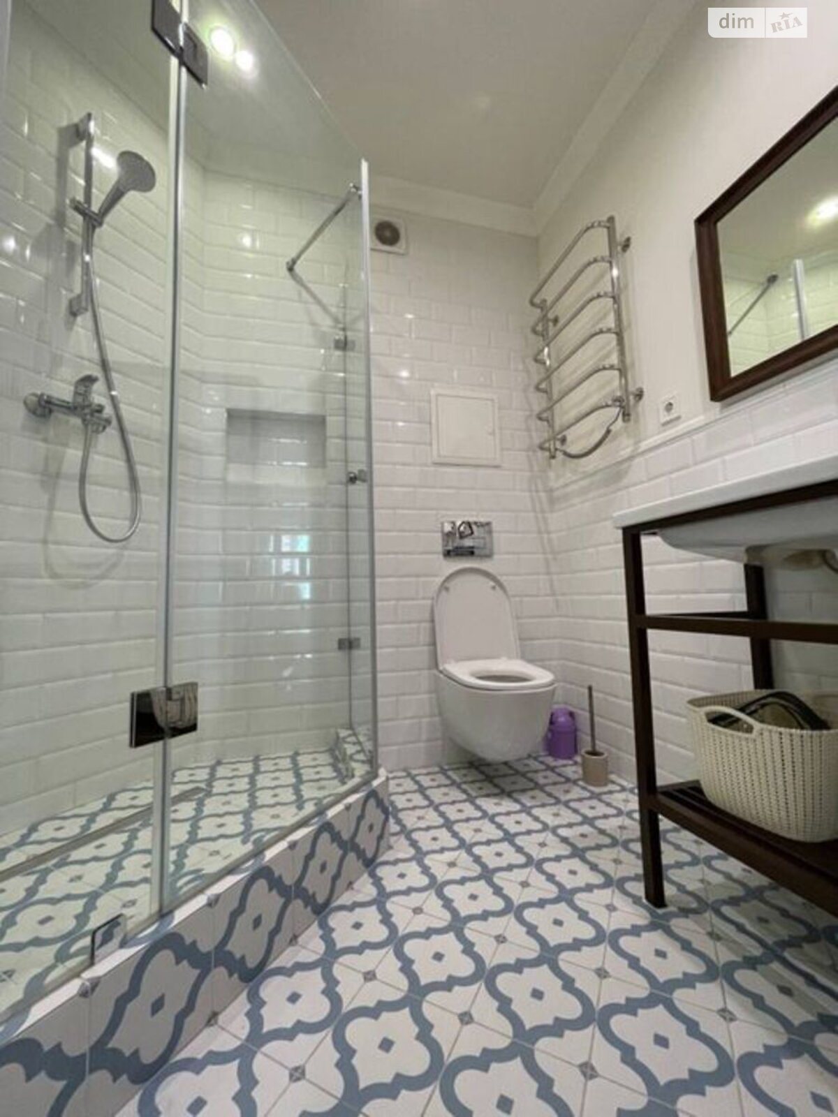 Продажа трехкомнатной квартиры в Киеве, на ул. Вышгородская, район Ветряные Горы фото 1 Продажа трехкомнатной квартиры в Киеве, на ул. Вышгородская, район Ветряные Горы фото 1