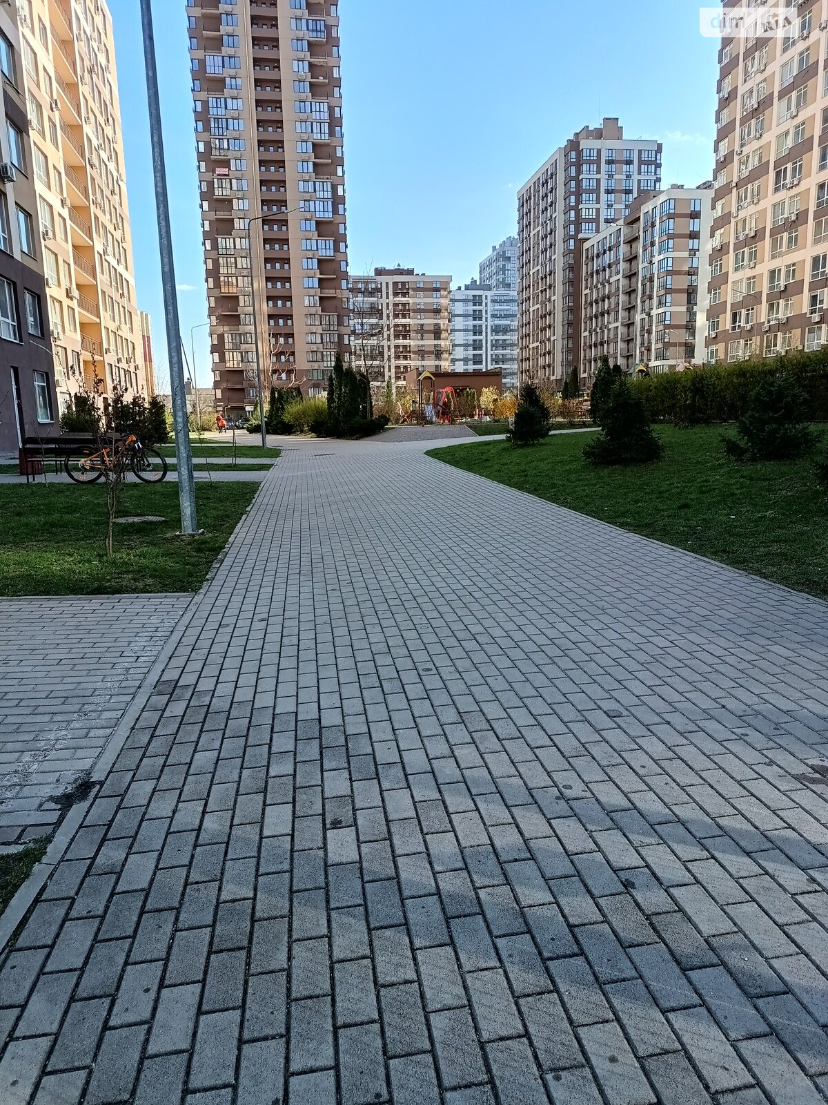 Продажа трехкомнатной квартиры в Киеве, на просп. Европейского Союза 41Г, район Виноградарь фото 1 Продажа трехкомнатной квартиры в Киеве, на просп. Европейского Союза 41Г, район Виноградарь фото 1