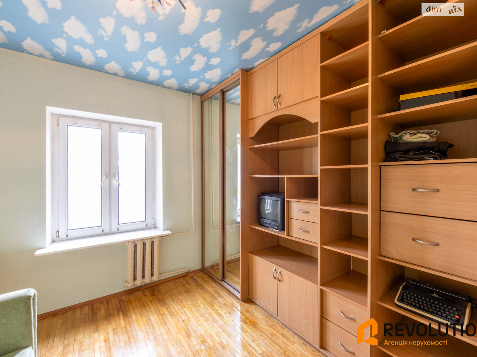 Продаж двокімнатної квартири в Києві, на просп. Європейського Союзу 10, район Виноградар фото 1