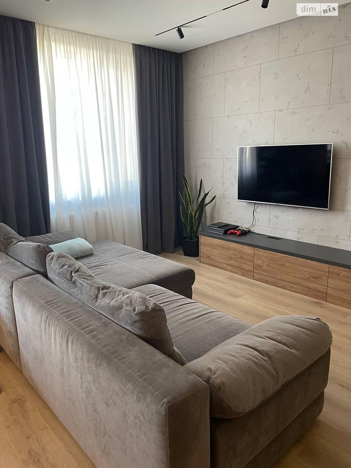 Продажа трехкомнатной квартиры в Киеве, на просп. Европейского Союза 43А, район Виноградарь фото 1 Продажа трехкомнатной квартиры в Киеве, на просп. Европейского Союза 43А, район Виноградарь фото 1