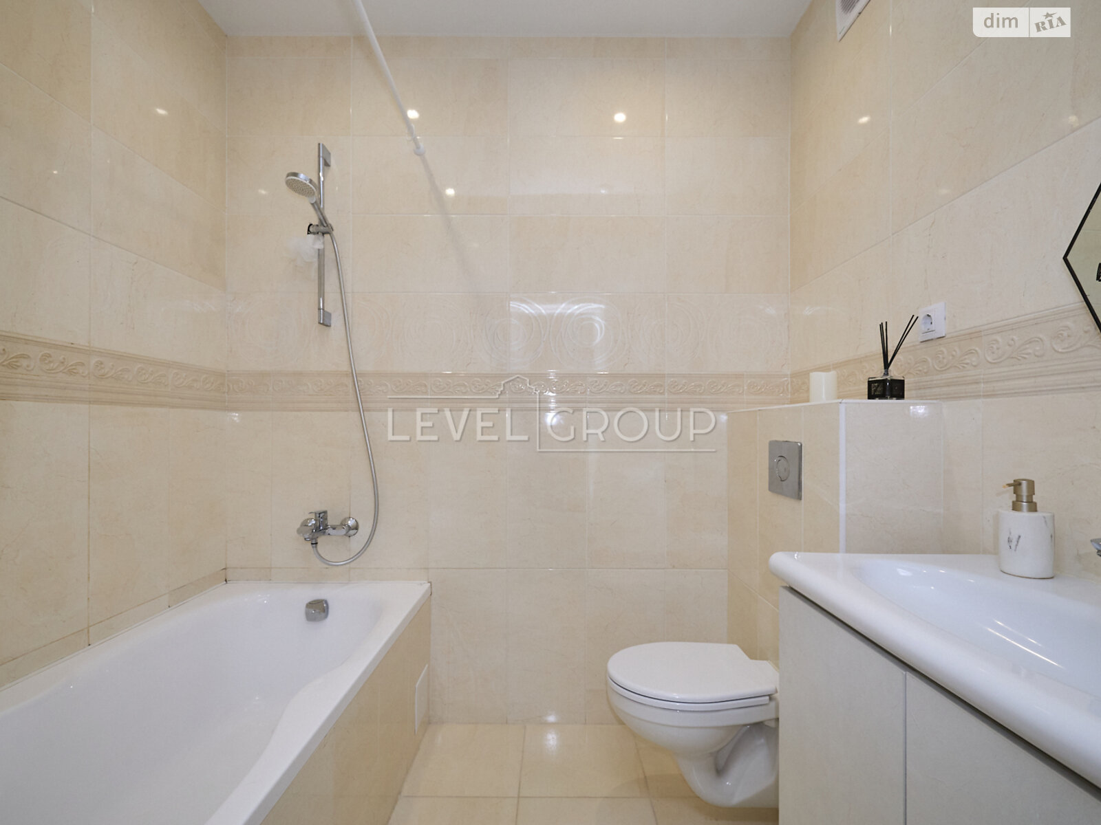 Продажа четырехкомнатной квартиры в Киеве, на ул. Семьи Кристеров 20, район Виноградарь фото 1 Продажа четырехкомнатной квартиры в Киеве, на ул. Семьи Кристеров 20, район Виноградарь фото 1