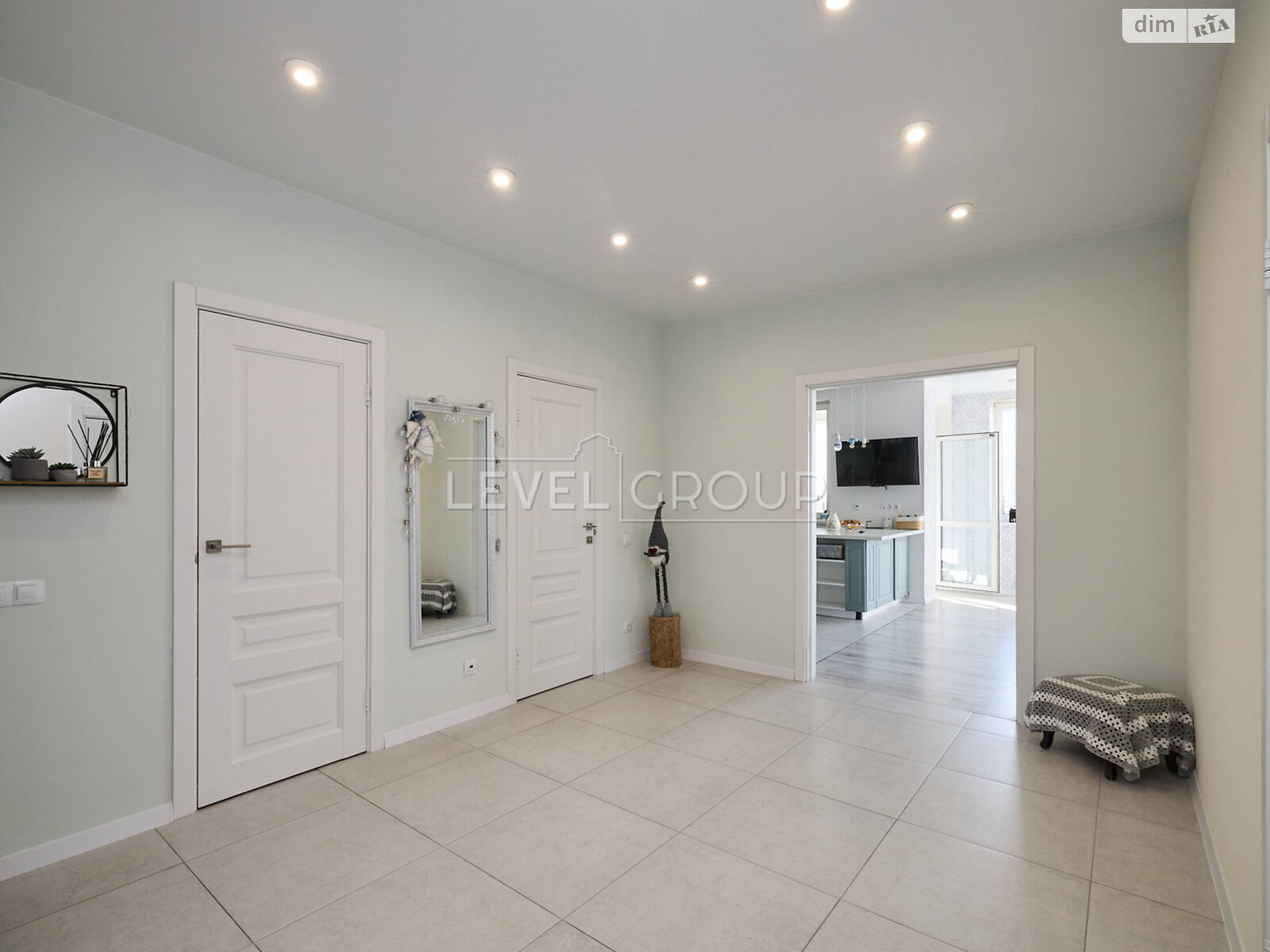 Продажа четырехкомнатной квартиры в Киеве, на ул. Семьи Кристеров 20, район Виноградарь фото 1 Продажа четырехкомнатной квартиры в Киеве, на ул. Семьи Кристеров 20, район Виноградарь фото 1