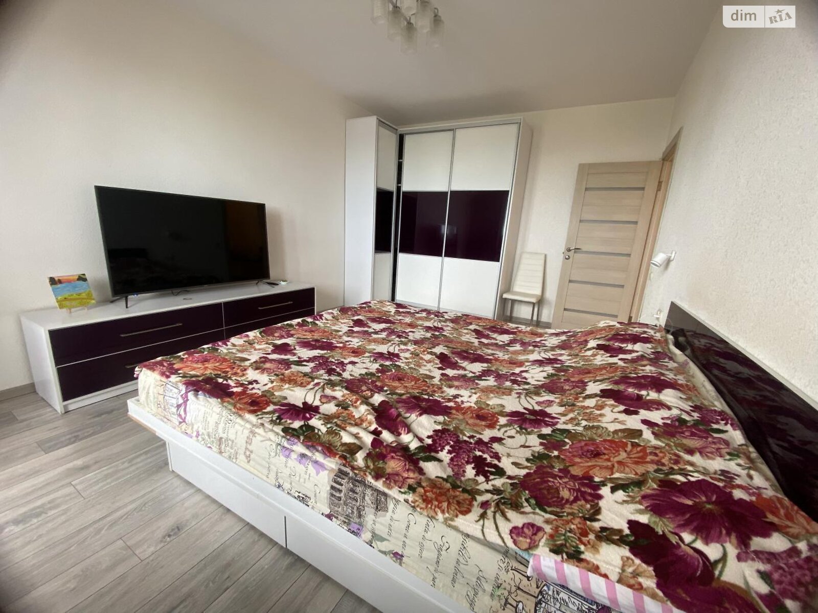 Продаж трикімнатної квартири в Києві, на просп. Свободи 2В, район Виноградар фото 1