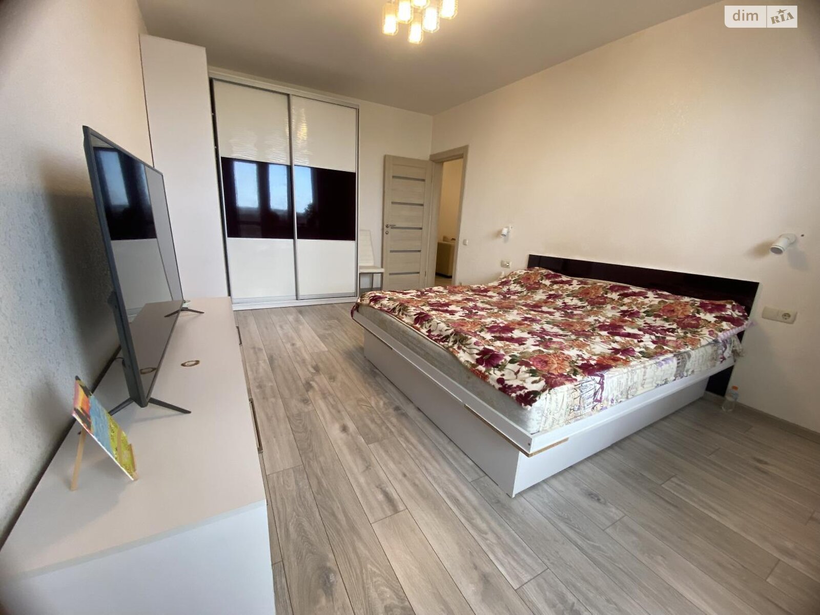 Продаж трикімнатної квартири в Києві, на просп. Свободи 2В, район Виноградар фото 1
