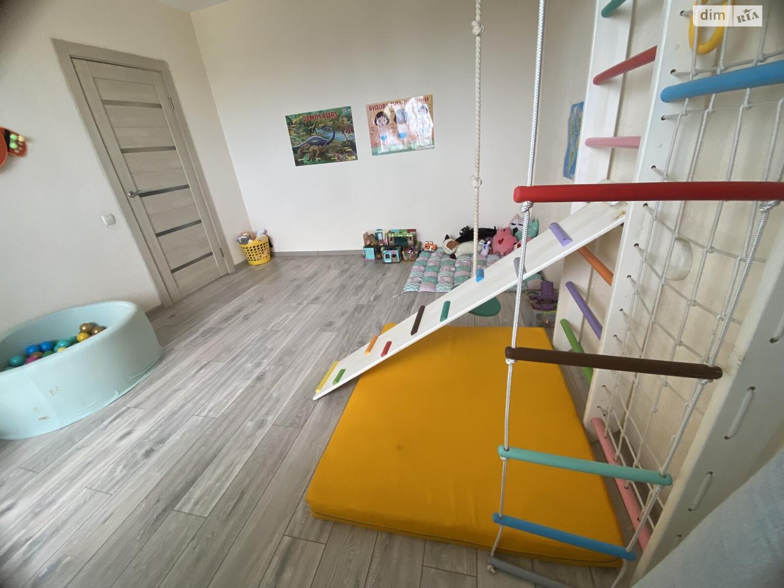 Продаж трикімнатної квартири в Києві, на просп. Свободи 2В, район Виноградар фото 1
