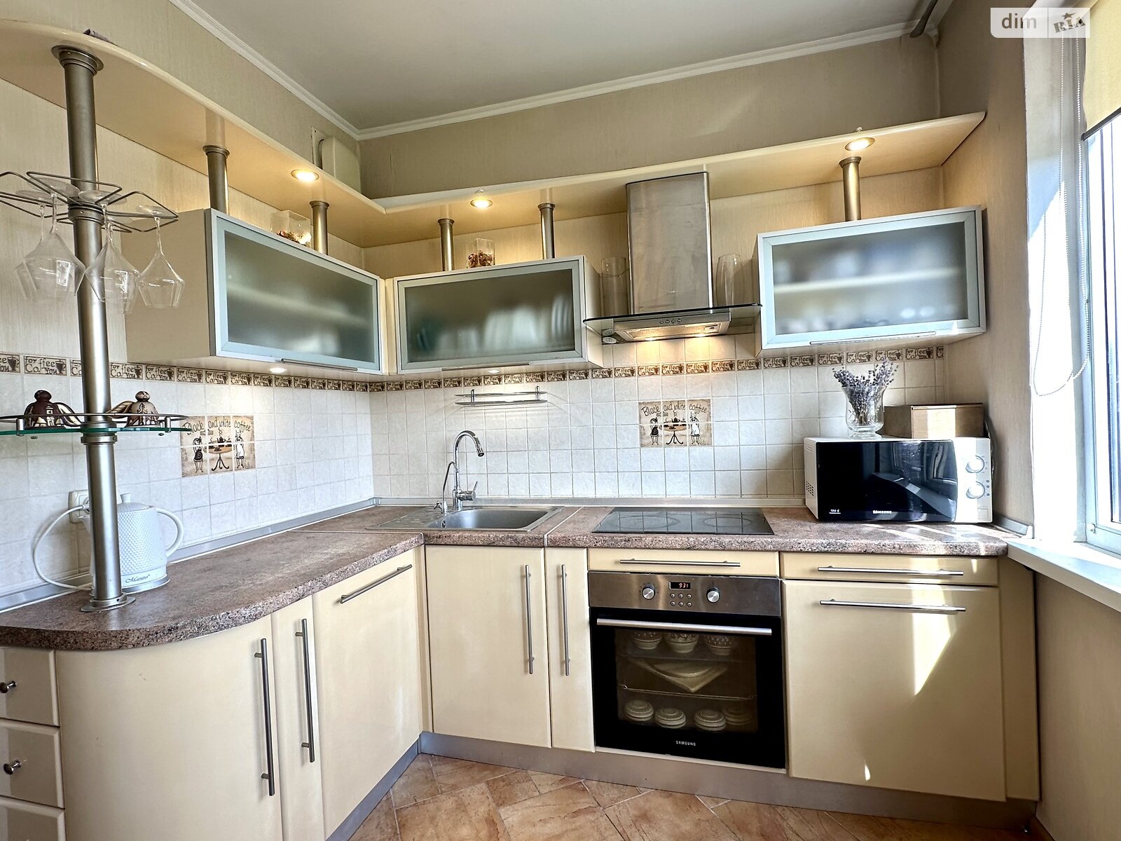 Продажа трехкомнатной квартиры в Киеве, на просп. Свободы 32, район Виноградарь фото 1 Продажа трехкомнатной квартиры в Киеве, на просп. Свободы 32, район Виноградарь фото 1