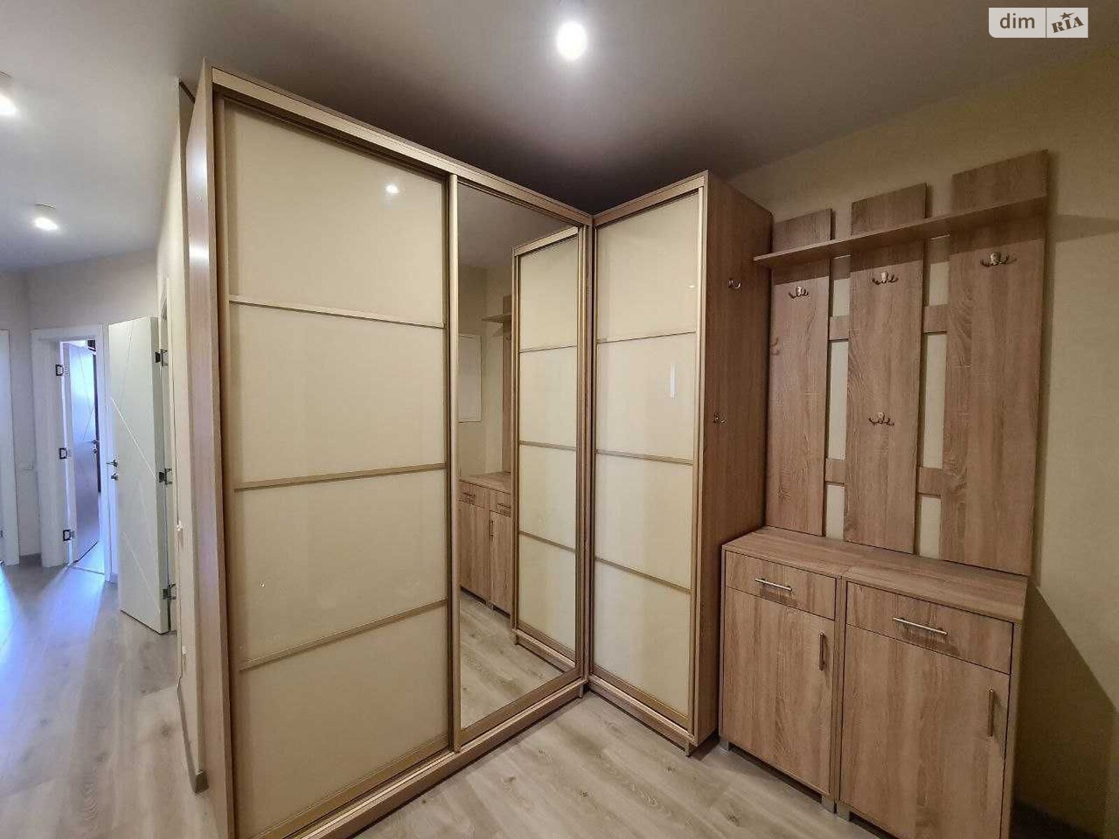 Продаж трикімнатної квартири в Києві, на вул. Чорних Запорожців 26А, район Воскресенка фото 1 Продаж трикімнатної квартири в Києві, на вул. Чорних Запорожців 26А, район Воскресенка фото 1