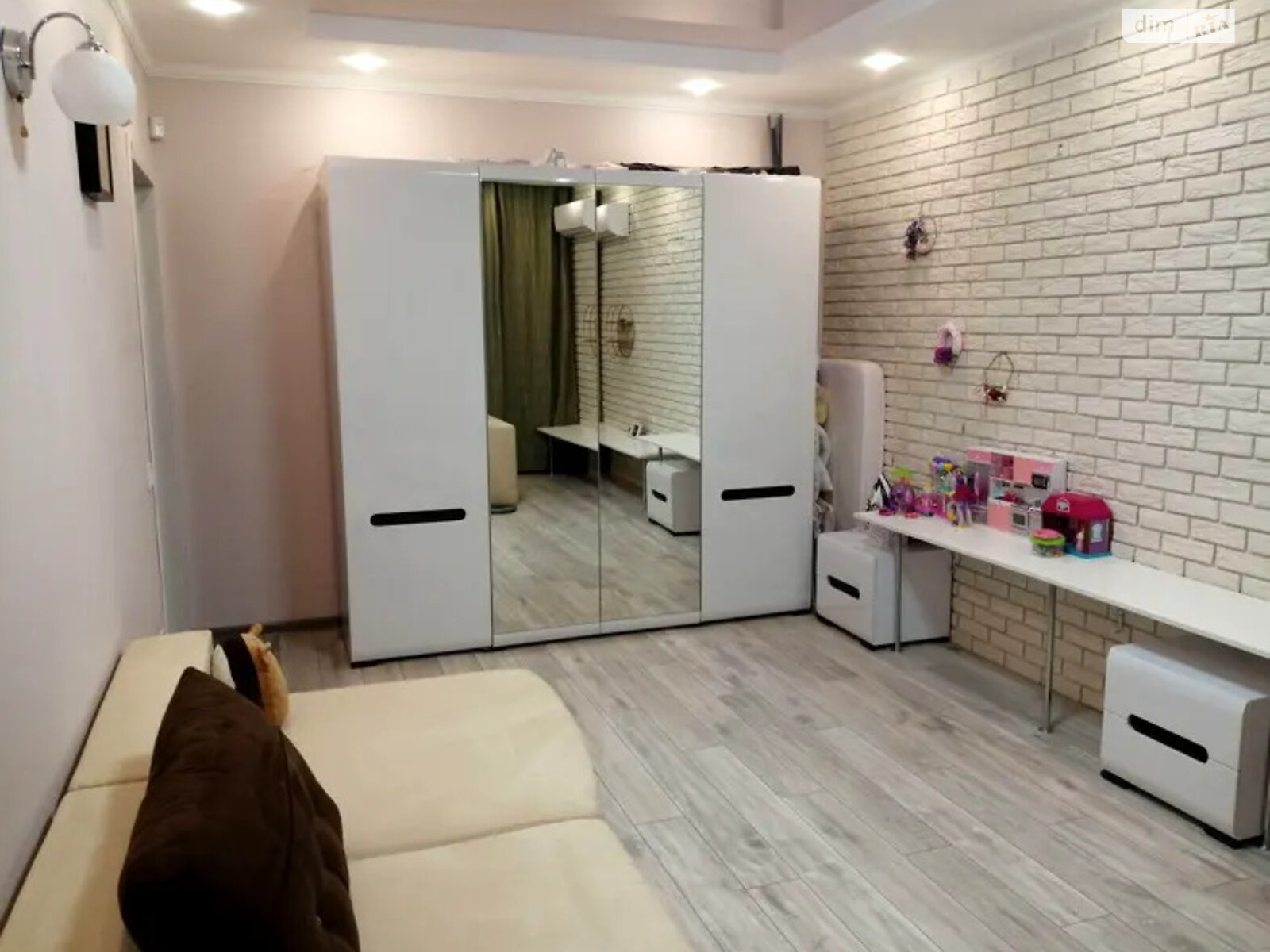 Продаж двокімнатної квартири в Києві, на вул. Воскресенська 16А, район Воскресенка фото 1 Продаж двокімнатної квартири в Києві, на вул. Воскресенська 16А, район Воскресенка фото 1