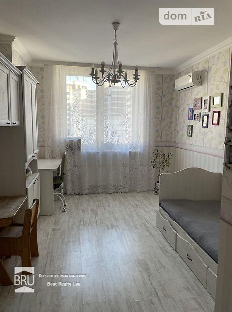 Продажа трехкомнатной квартиры в Киеве, на ул. Анны Ахматовой 30, район Восточные Позняки фото 1