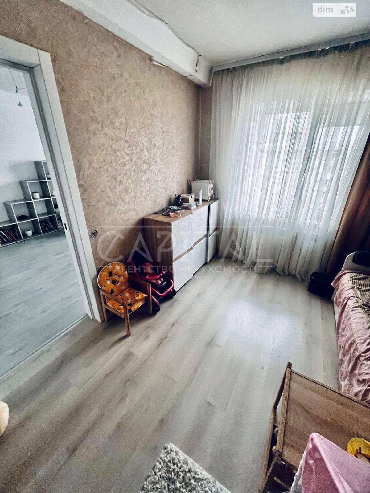 Продаж трикімнатної квартири в Києві, на вул. Дубровицька 5, район Вишгородський Масив фото 1