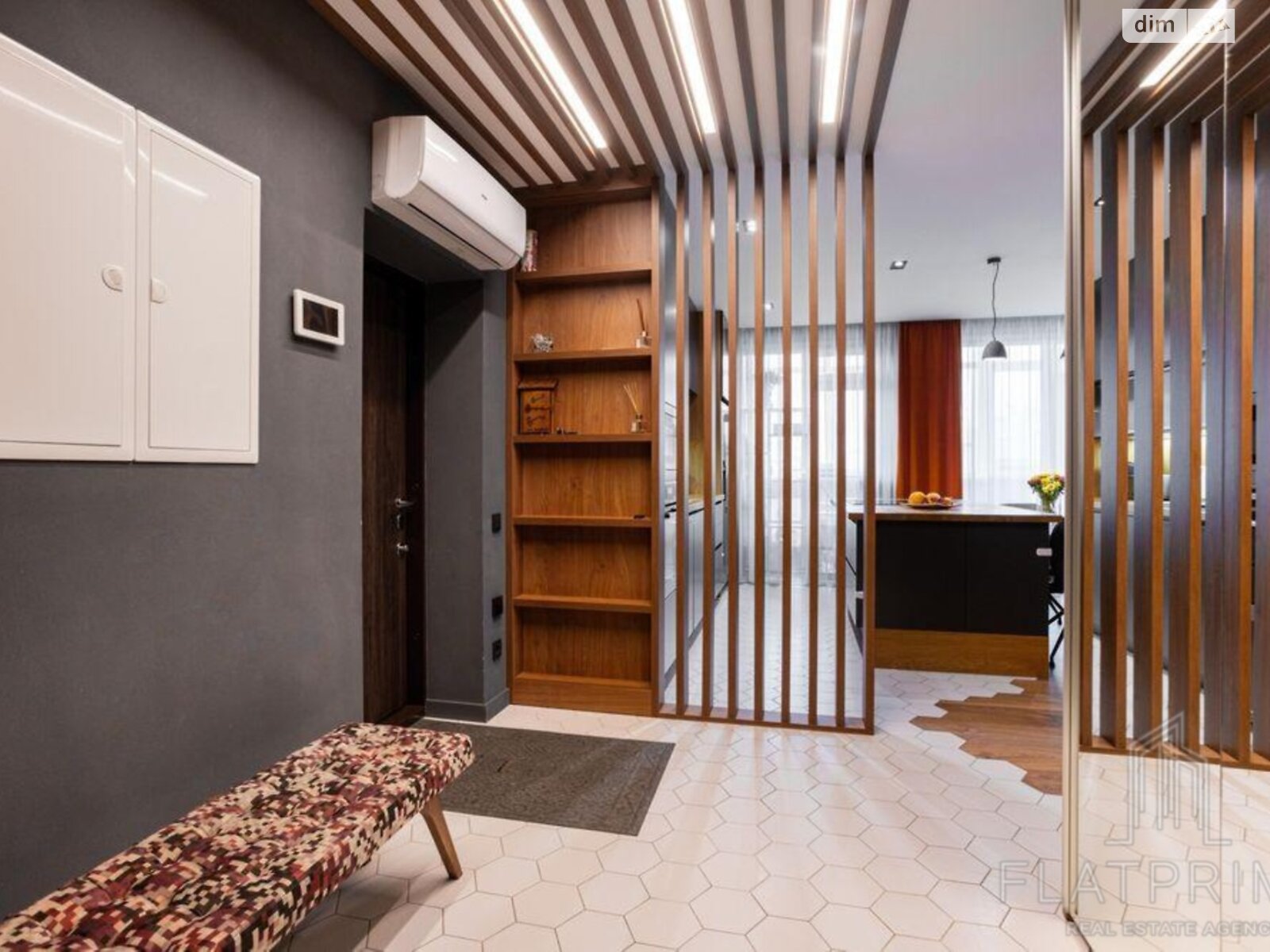 Продажа четырехкомнатной квартиры в Киеве, на ул. Замковецкая 94, фото 1 Продажа четырехкомнатной квартиры в Киеве, на ул. Замковецкая 94, фото 1