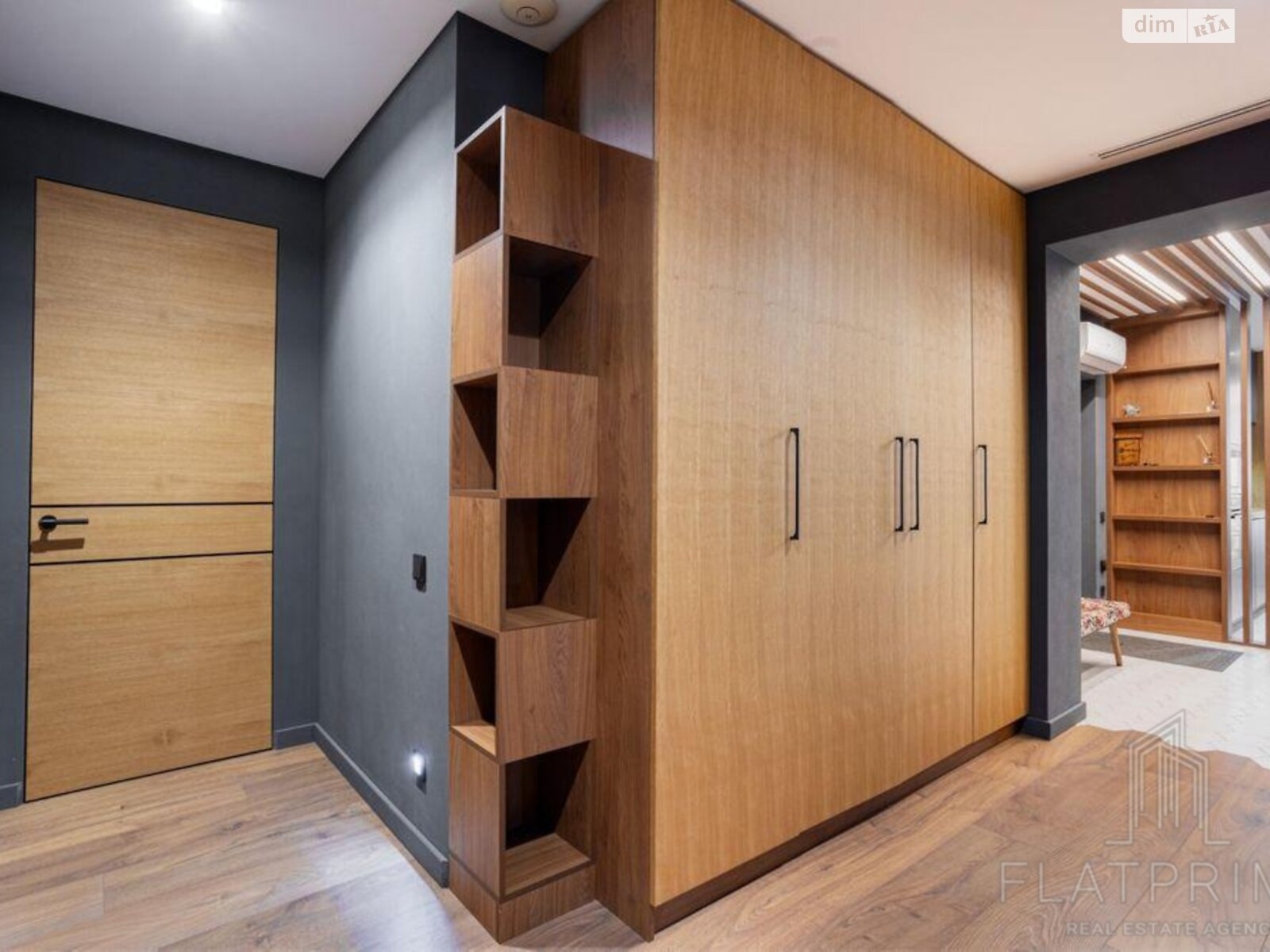 Продажа четырехкомнатной квартиры в Киеве, на ул. Замковецкая 94, фото 1 Продажа четырехкомнатной квартиры в Киеве, на ул. Замковецкая 94, фото 1