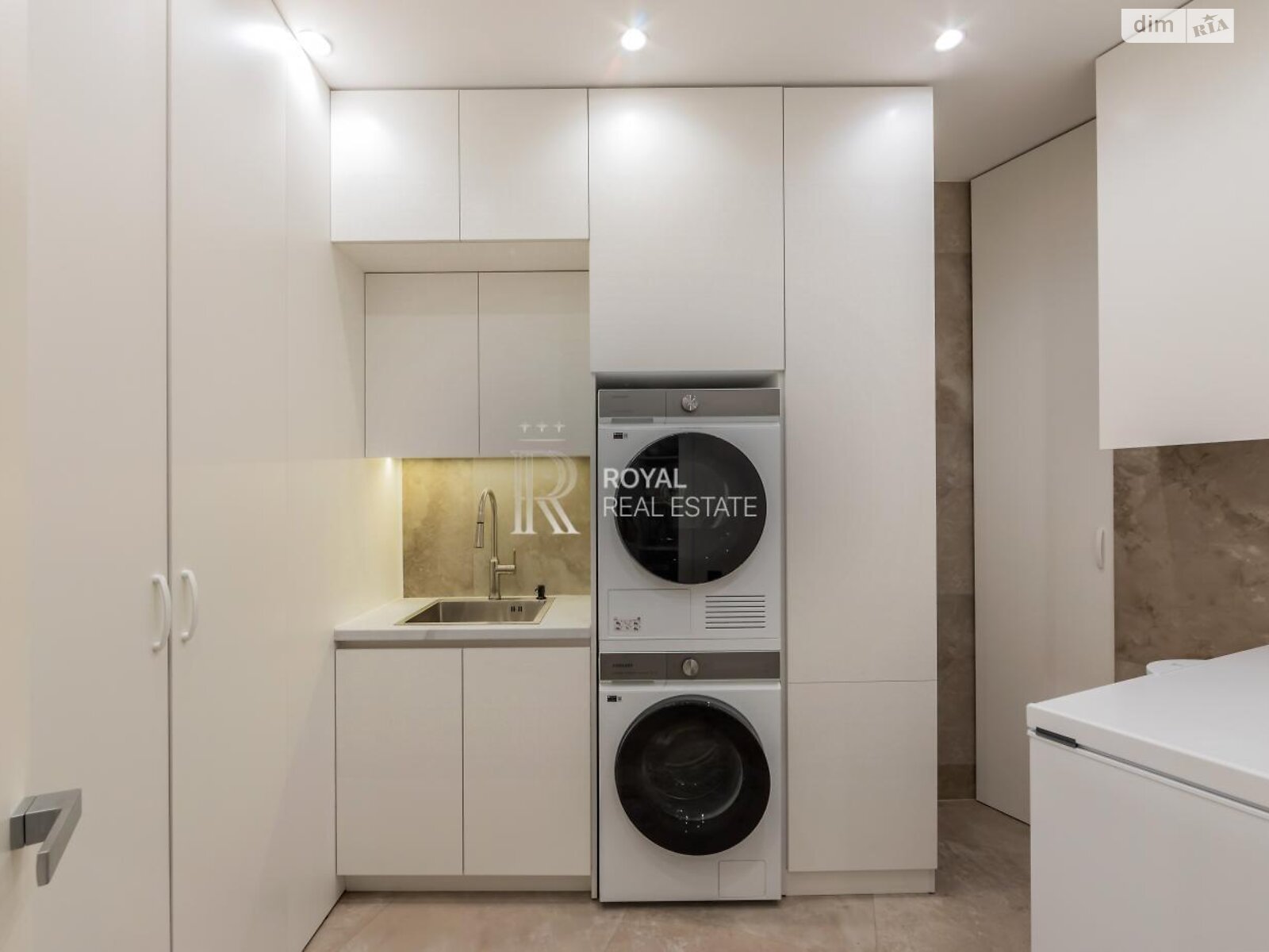 Продажа трехкомнатной квартиры в Киеве, на ул. Бусловская 12, район Зверинец фото 1 Продажа трехкомнатной квартиры в Киеве, на ул. Бусловская 12, район Зверинец фото 1