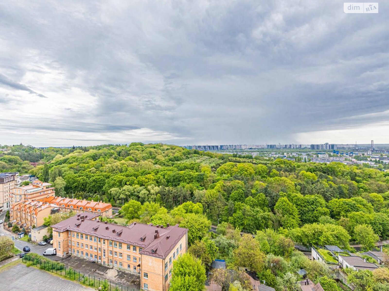 Продаж трикімнатної квартири в Києві, на вул. Буслівська 12, район Звіринець фото 1 Продаж трикімнатної квартири в Києві, на вул. Буслівська 12, район Звіринець фото 1