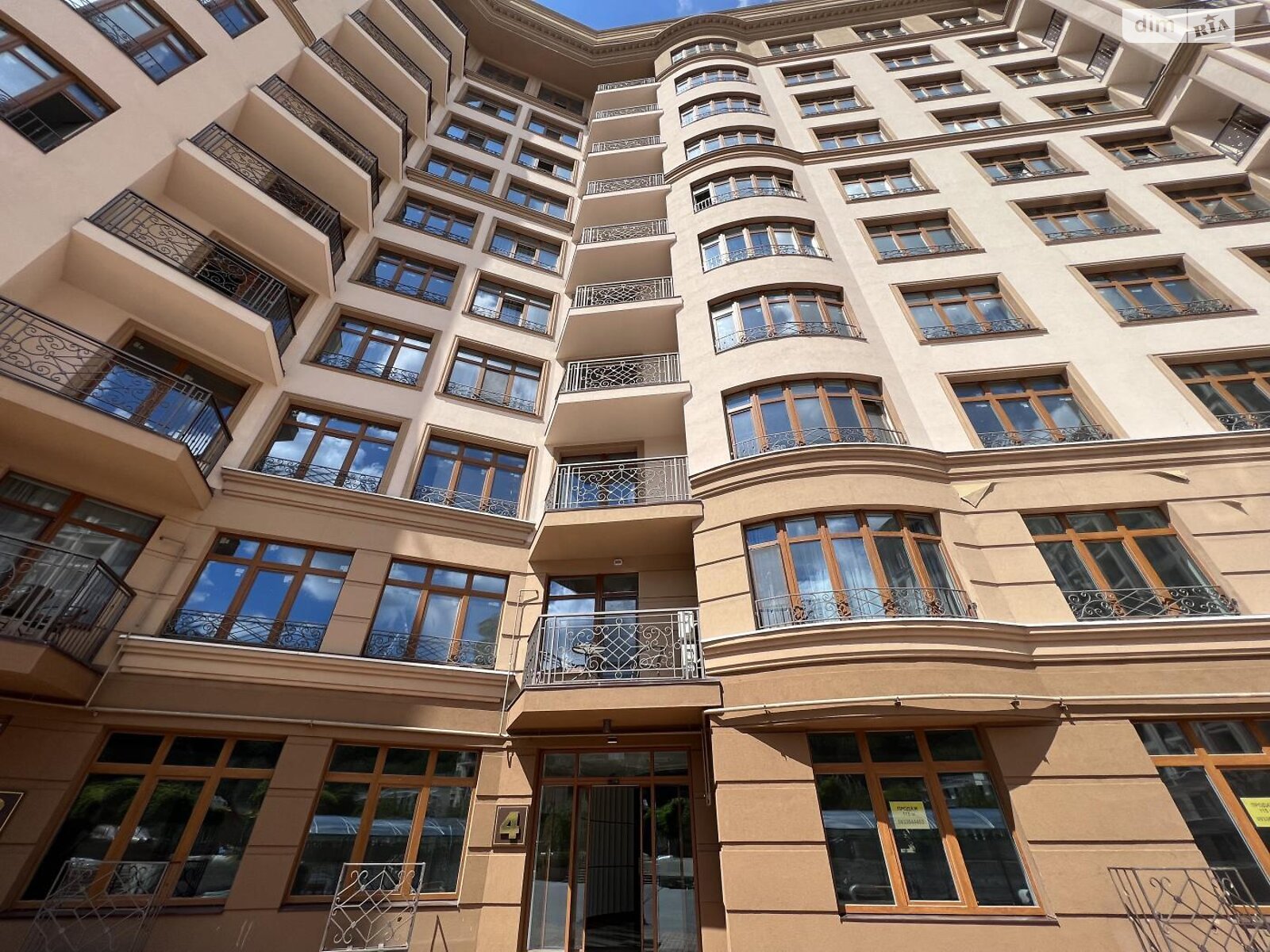 Продаж трикімнатної квартири в Києві, на вул. Михайла Бойчука 19А, район Звіринець фото 1 Продаж трикімнатної квартири в Києві, на вул. Михайла Бойчука 19А, район Звіринець фото 1