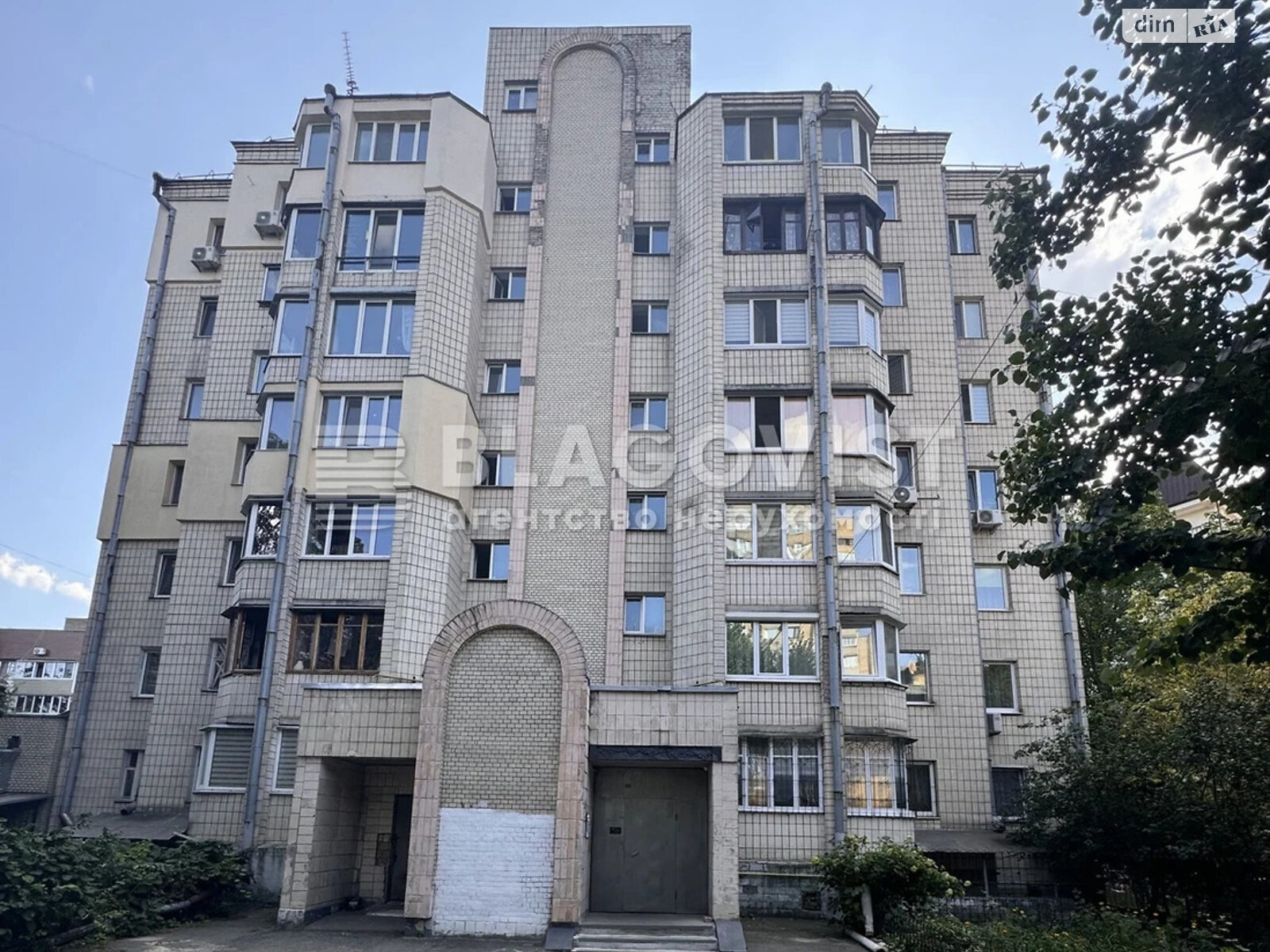 Продаж двокімнатної квартири в Києві, на вул. Миколи Соловцова 3, район Звіринець фото 1 Продаж двокімнатної квартири в Києві, на вул. Миколи Соловцова 3, район Звіринець фото 1