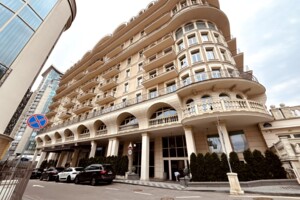 Продажа шестикомнатной квартиры в Киеве, на ул. Новоселицкая 10, район Зверинец фото 2