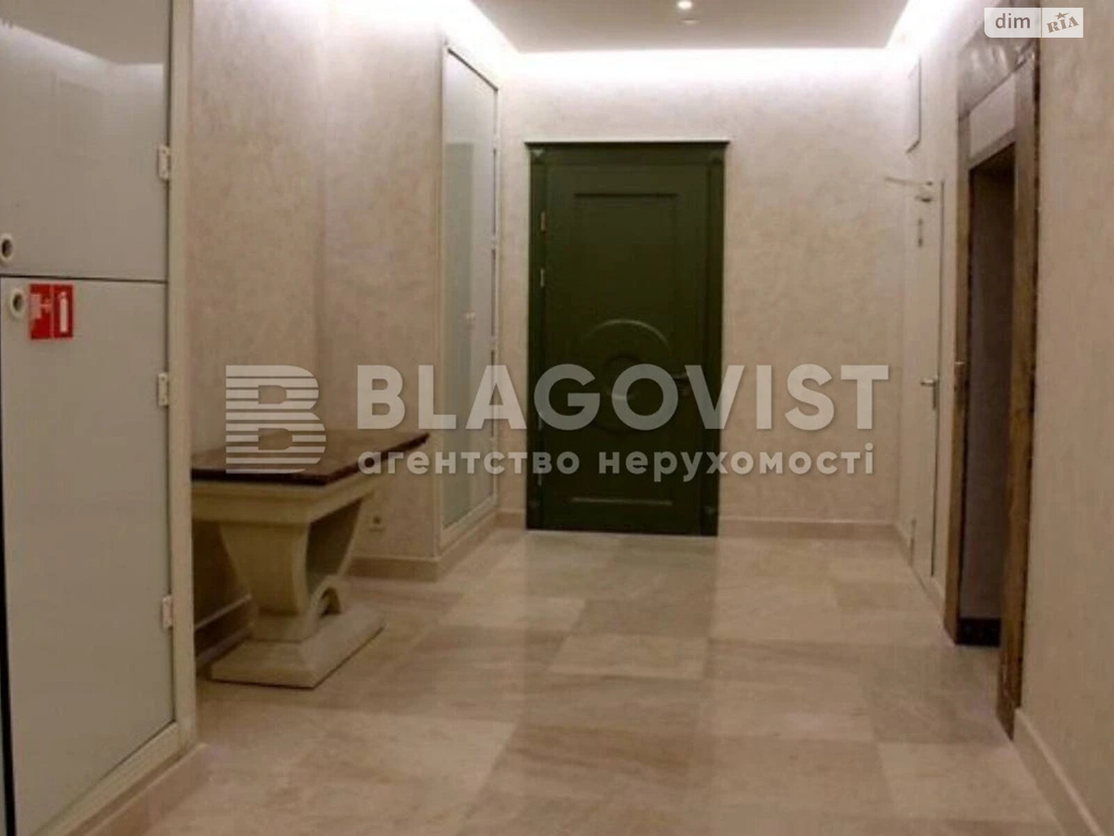 Продаж трикімнатної квартири в Києві, на вул. Новоселицька 10, район Звіринець фото 1 Продаж трикімнатної квартири в Києві, на вул. Новоселицька 10, район Звіринець фото 1