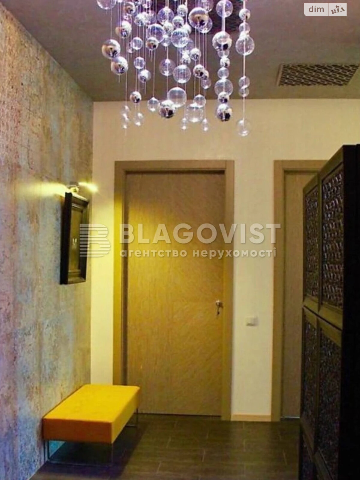 Продаж трикімнатної квартири в Києві, на вул. Новоселицька 10, район Звіринець фото 1 Продаж трикімнатної квартири в Києві, на вул. Новоселицька 10, район Звіринець фото 1