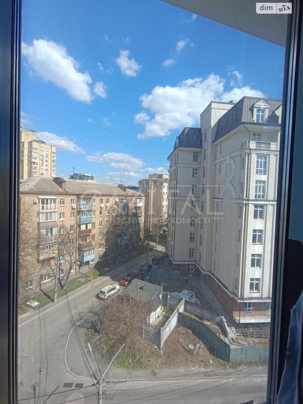 Продажа трехкомнатной квартиры в Киеве, на ул. Зверинецкая 70А, фото 1 Продажа трехкомнатной квартиры в Киеве, на ул. Зверинецкая 70А, фото 1