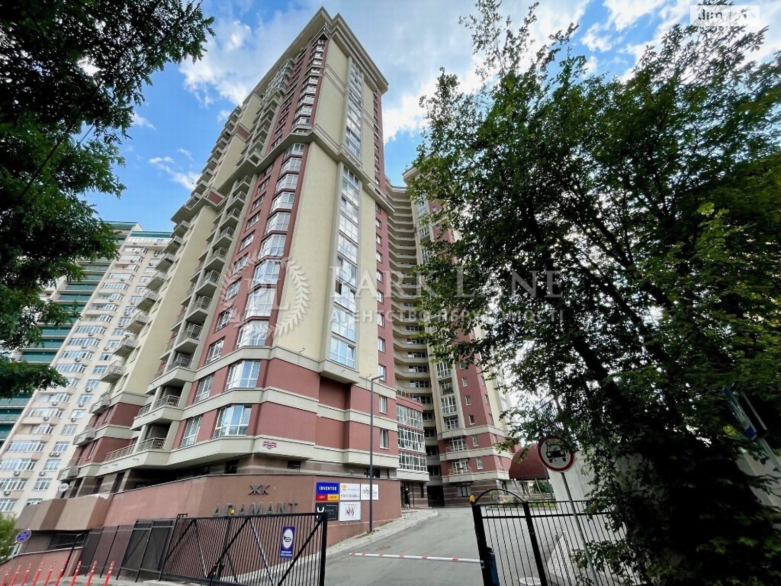 Продажа трехкомнатной квартиры в Киеве, на ул. Митрополита Василия Липковского 33А, фото 1