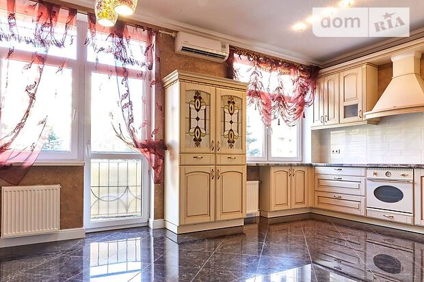 Продажа трехкомнатной квартиры в Чайках, на Лобановского 21/1, фото 1 Продажа трехкомнатной квартиры в Чайках, на Лобановского 21/1, фото 1