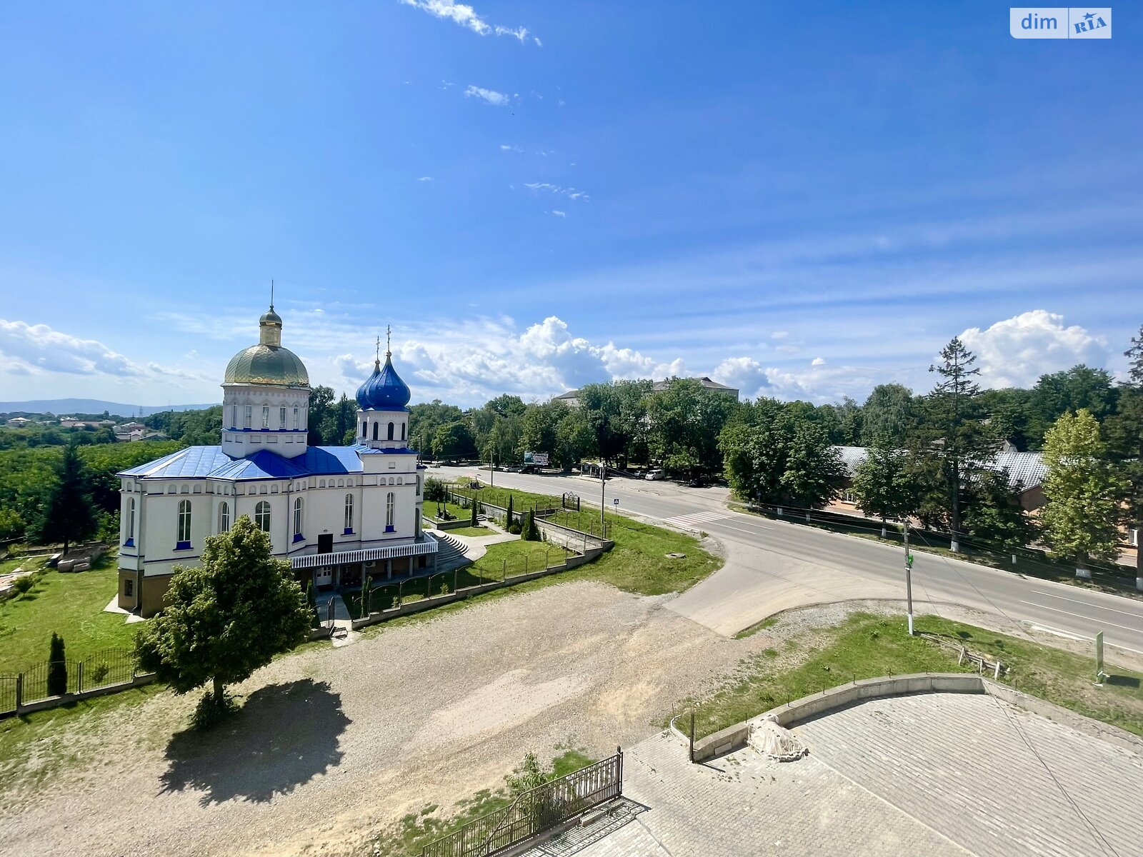 Продаж трикімнатної квартири в Кіцмані, на вул. Незалежності, район Кіцмань фото 1