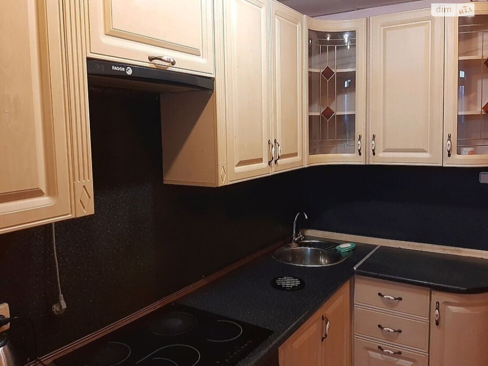 Продажа четырехкомнатной квартиры в Краматорске, на просп. Независимости 40, кв. 7, фото 1 Продажа четырехкомнатной квартиры в Краматорске, на просп. Независимости 40, кв. 7, фото 1