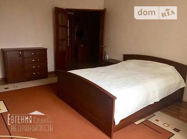 Продажа трехкомнатной квартиры в Краматорске, на Марата, 3 фото 1 Продажа трехкомнатной квартиры в Краматорске, на Марата, 3 фото 1