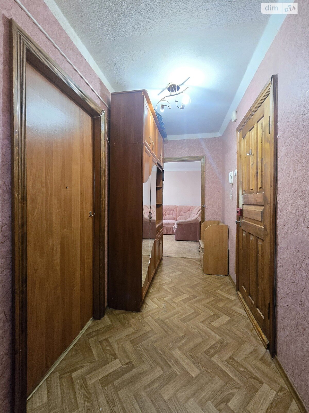 Продажа двухкомнатной квартиры в Кременчуге, на ул. Троицкая 21, район Автозаводской фото 1 Продажа двухкомнатной квартиры в Кременчуге, на ул. Троицкая 21, район Автозаводской фото 1
